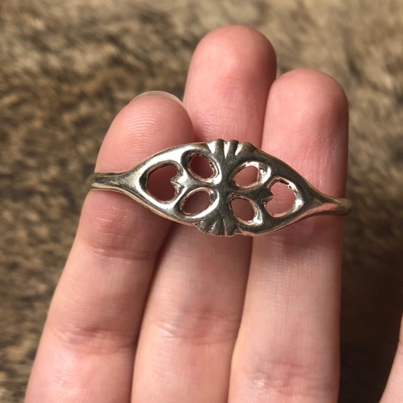 Startling silver Native American CHILD’S sandcasted bracelet - Picture 2 of 3